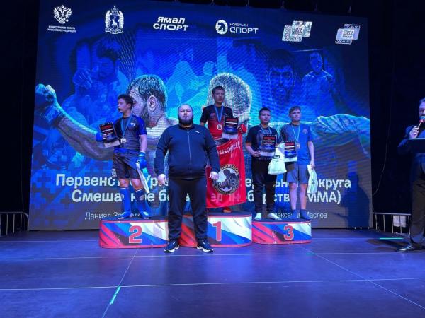 Спортсмены из Каменска-Уральского завоевали три медали на первенстве УрФО по смешанном боевом единоборствам ММА